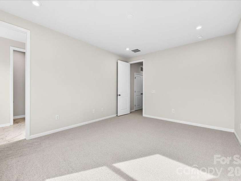 6053 Longar Lane, Charlotte, NC 28269.  MLS# CAR4368932, YatesRealty ID 28239. Primary en suite 