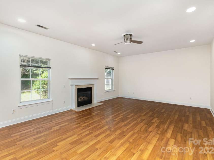 10429 Madison Park Drive, Charlotte, NC 28269.  MLS# CAR4241985, YatesRealty ID 2824. Family Room 