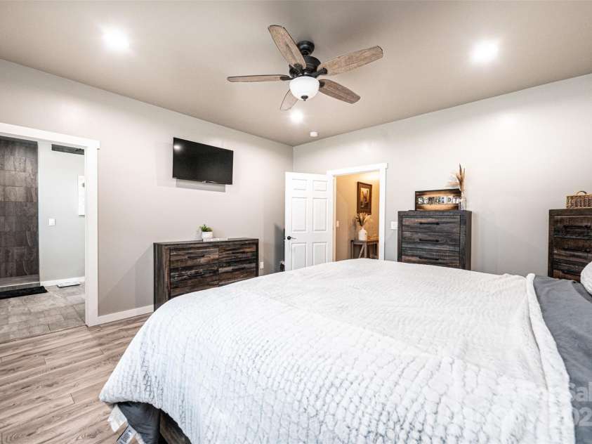 1208 Winter Place, Lenoir, NC 28645.  MLS# CAR4216375, YatesRealty ID 2824. 