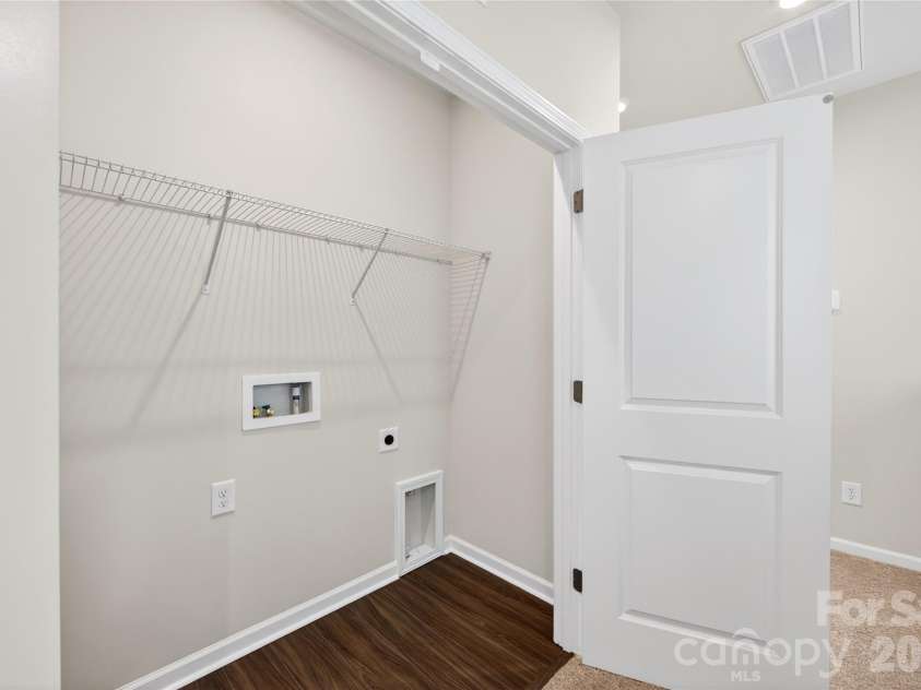 6021 Longar Lane, Charlotte, NC 28269.  MLS# CAR4376915, YatesRealty ID 28240. Laundry