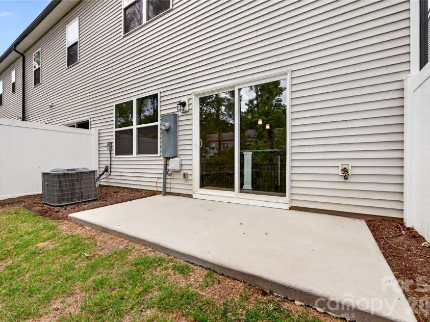 6021 Longar Lane, Charlotte, NC 28269.  MLS# CAR4376915, YatesRealty ID 28240. Outdoor living