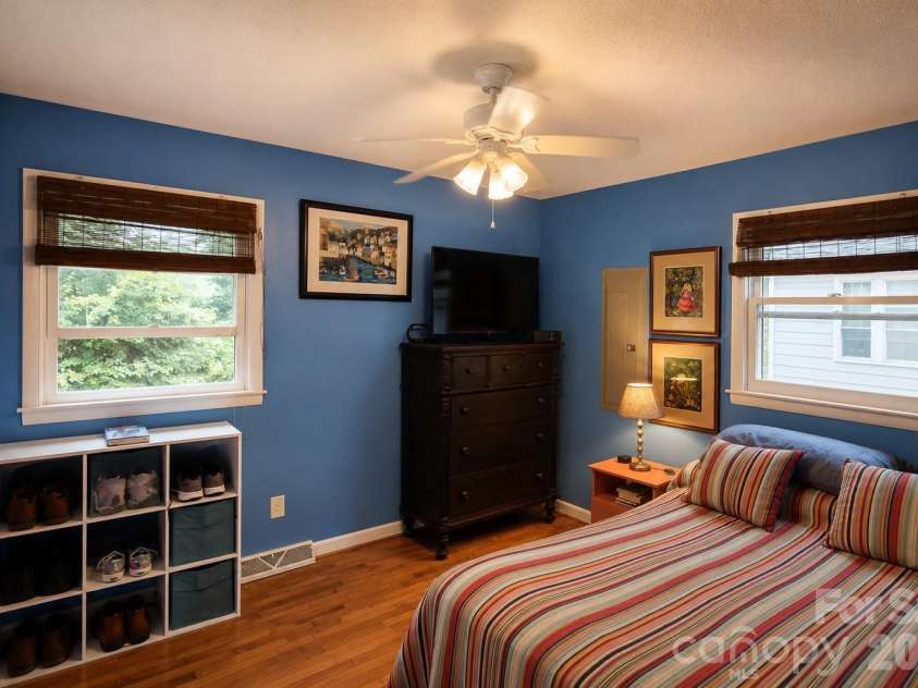 1122 Zion Court, Charlotte, NC 28209.  MLS# CAR4383577, YatesRealty ID 28241. Bedroom 1