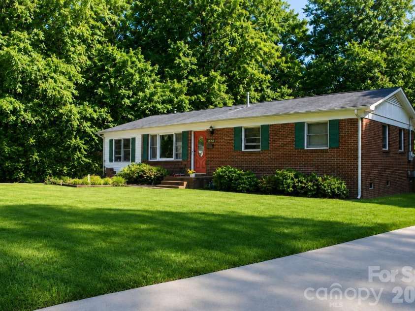 1122 Zion Court, Charlotte, NC 28209.  MLS# CAR4383577, YatesRealty ID 28241. Exterior front