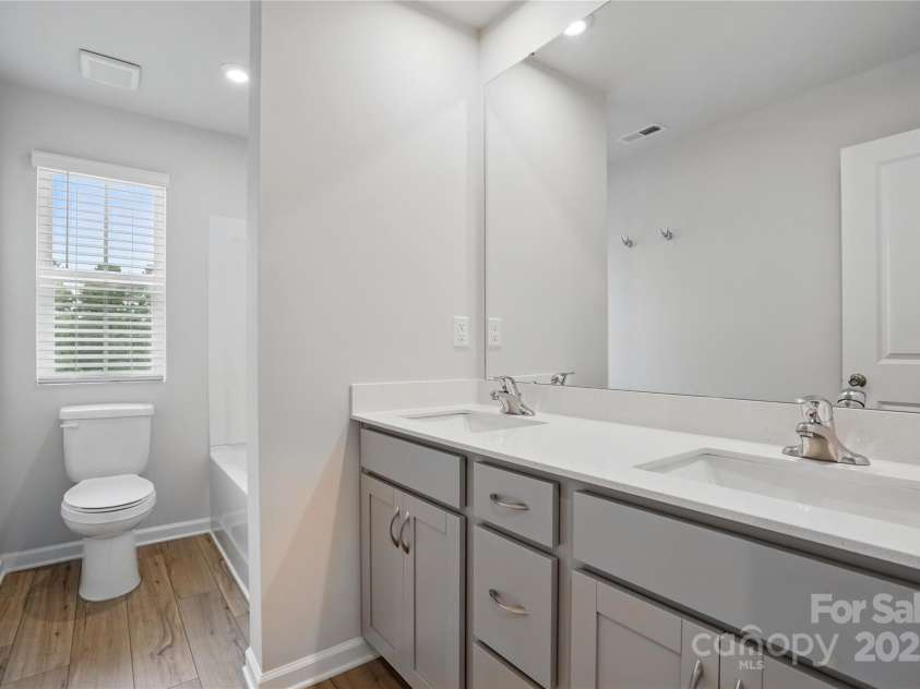2027 Vinyasa Lane, Charlotte, NC 28215.  MLS# CAR4285784, YatesRealty ID 28243. 