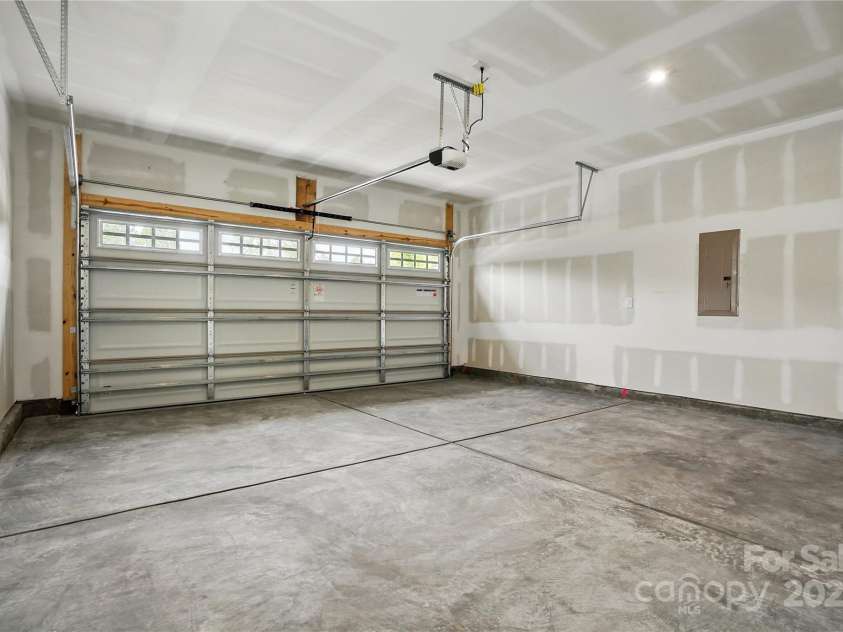 2027 Vinyasa Lane, Charlotte, NC 28215.  MLS# CAR4285784, YatesRealty ID 28243. 