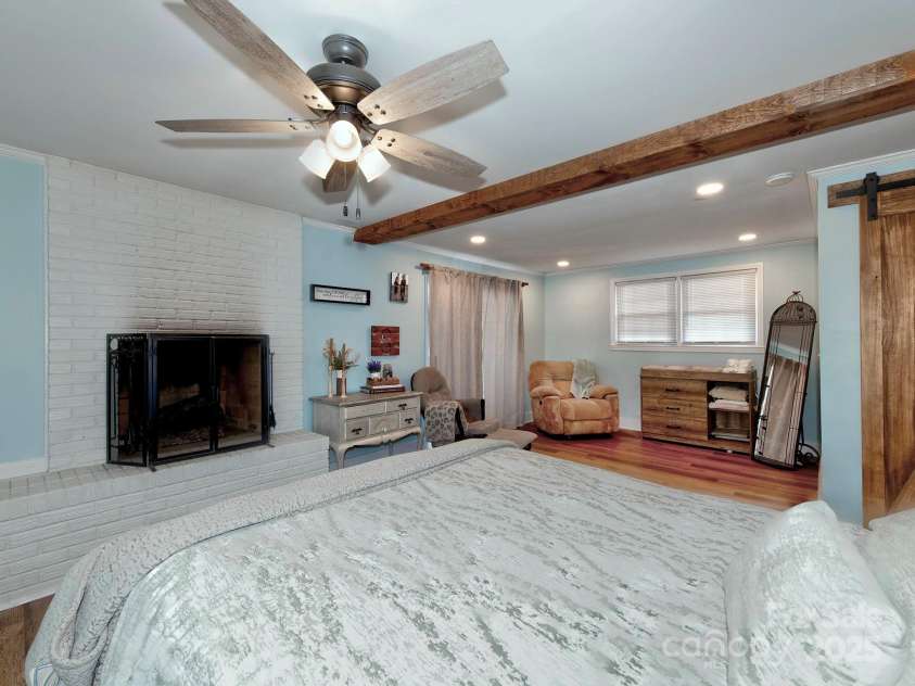 432 Lake Shore Drive, Fort Mill, SC 29715.  MLS# CAR4285708, YatesRealty ID 28246. 