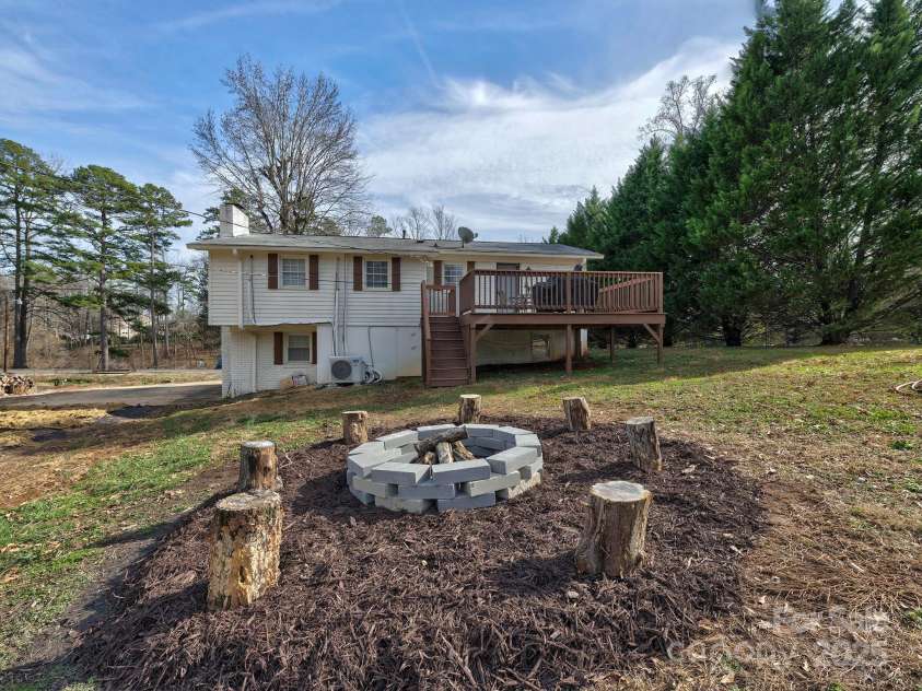 432 Lake Shore Drive, Fort Mill, SC 29715.  MLS# CAR4285708, YatesRealty ID 28246. 