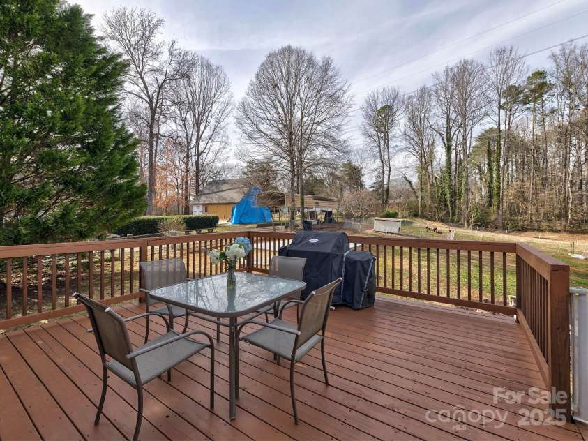 432 Lake Shore Drive, Fort Mill, SC 29715.  MLS# CAR4285708, YatesRealty ID 28246. 
