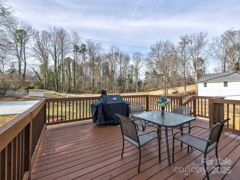 432 Lake Shore Drive, Fort Mill, SC 29715.  MLS# CAR4285708, YatesRealty ID 28246. 