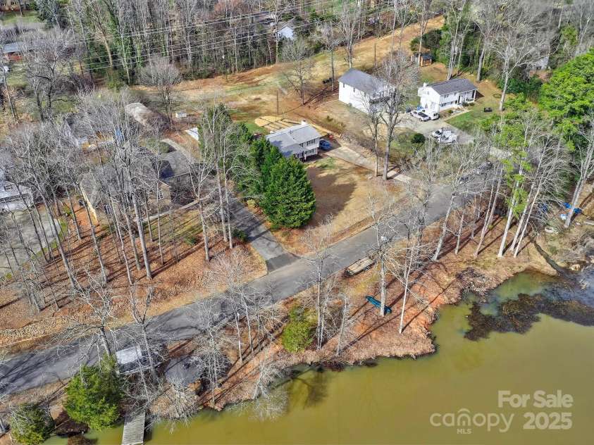 432 Lake Shore Drive, Fort Mill, SC 29715.  MLS# CAR4285708, YatesRealty ID 28246. 