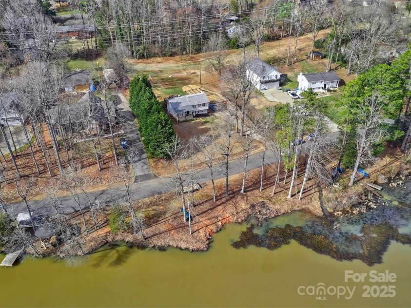 432 Lake Shore Drive, Fort Mill, SC 29715.  MLS# CAR4285708, YatesRealty ID 28246. 