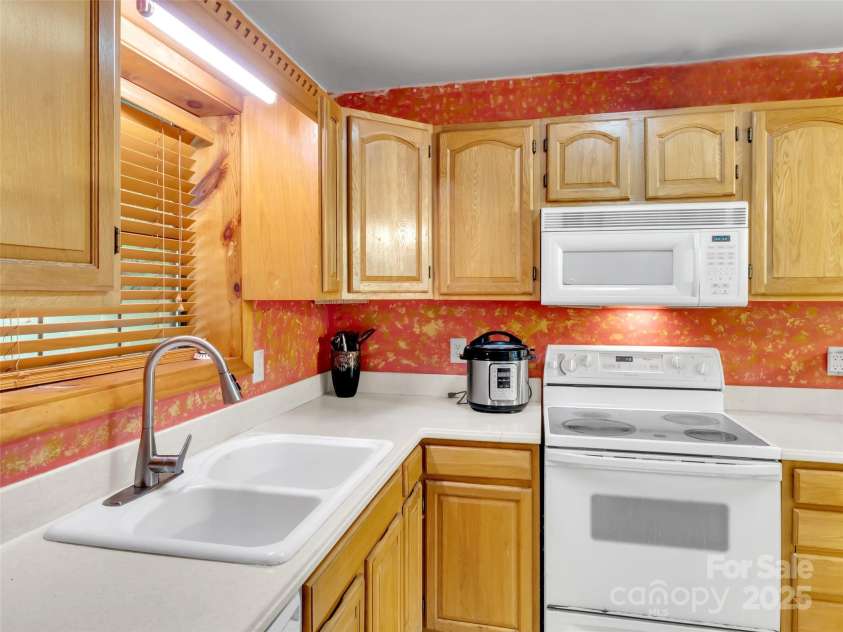 57 Copperhead Cove, Sylva, NC 28779.  MLS# CAR4273722, YatesRealty ID 28247. 