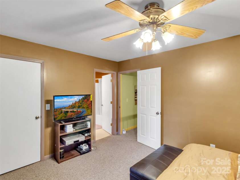 57 Copperhead Cove, Sylva, NC 28779.  MLS# CAR4273722, YatesRealty ID 28247. 