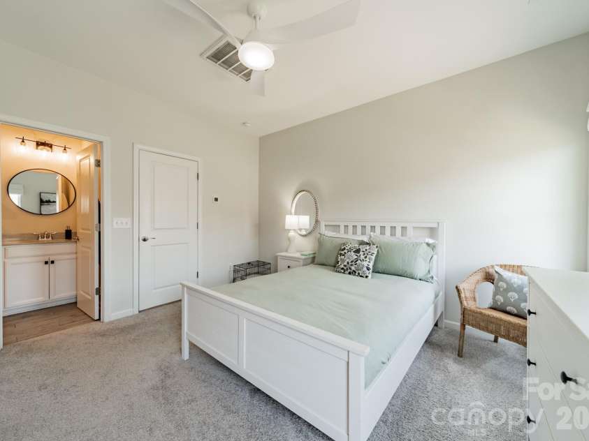 464 Spring Gardens Drive, Belmont, NC 28012.  MLS# CAR4385090, YatesRealty ID 28248. 