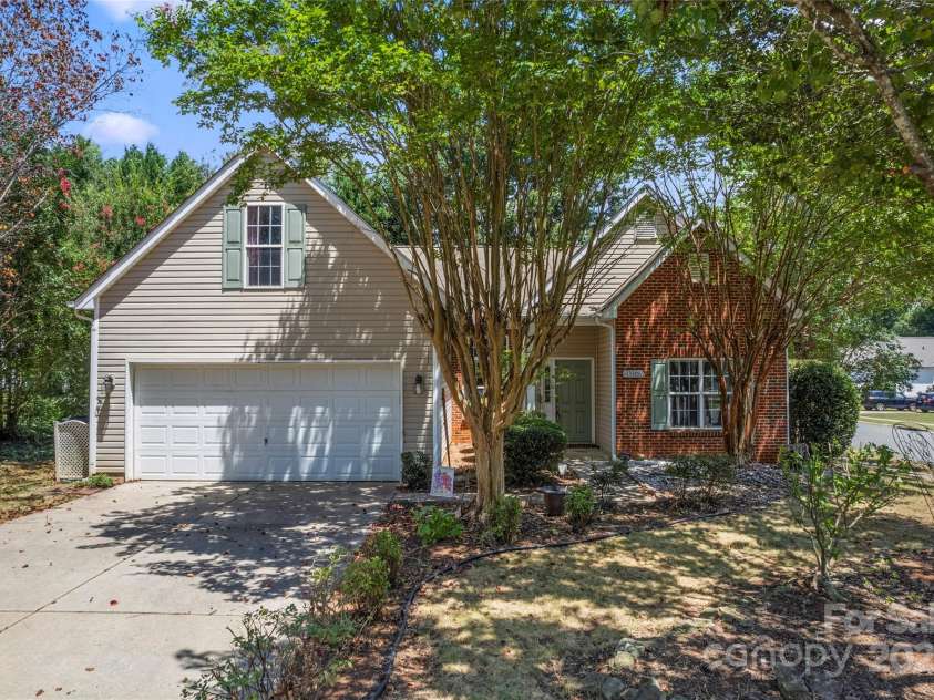13306 Flowing Brook Court, Charlotte, NC 28273.  MLS# CAR4284045, YatesRealty ID 28249. 