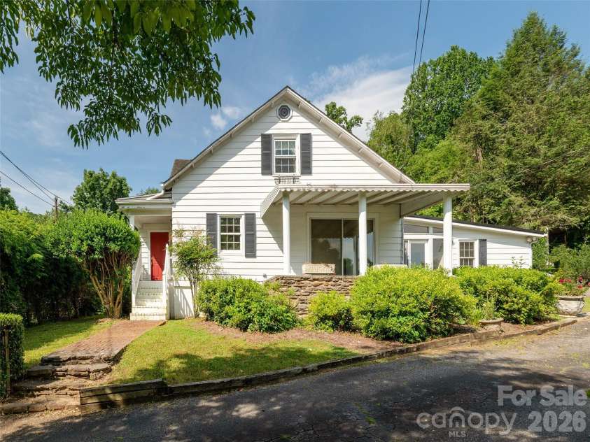 34 Lockhart Road, Tryon, NC 28782.  MLS# CAR4350844, YatesRealty ID 2825. 