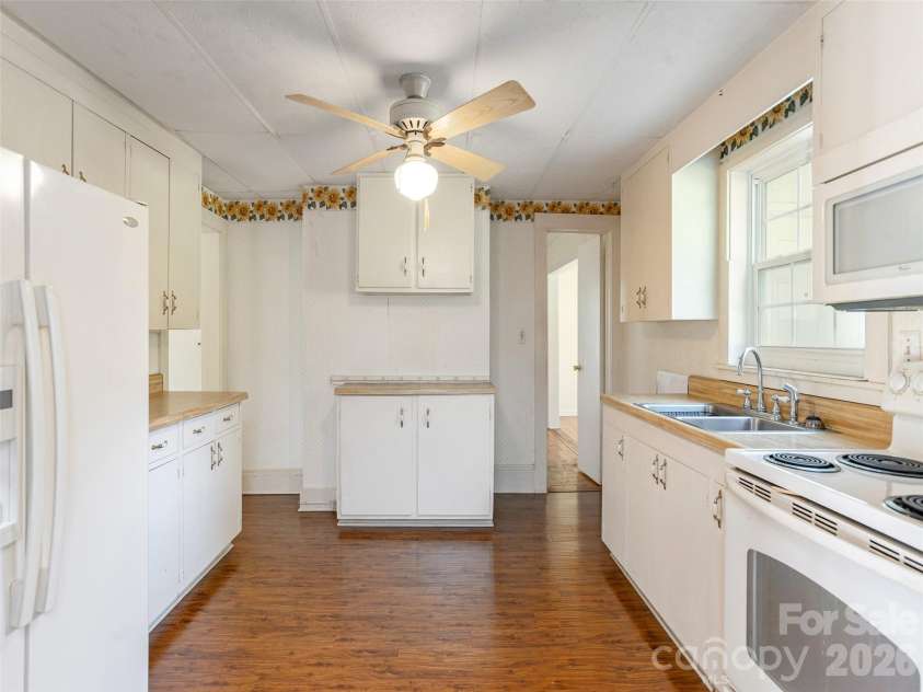 34 Lockhart Road, Tryon, NC 28782.  MLS# CAR4350844, YatesRealty ID 2825. 