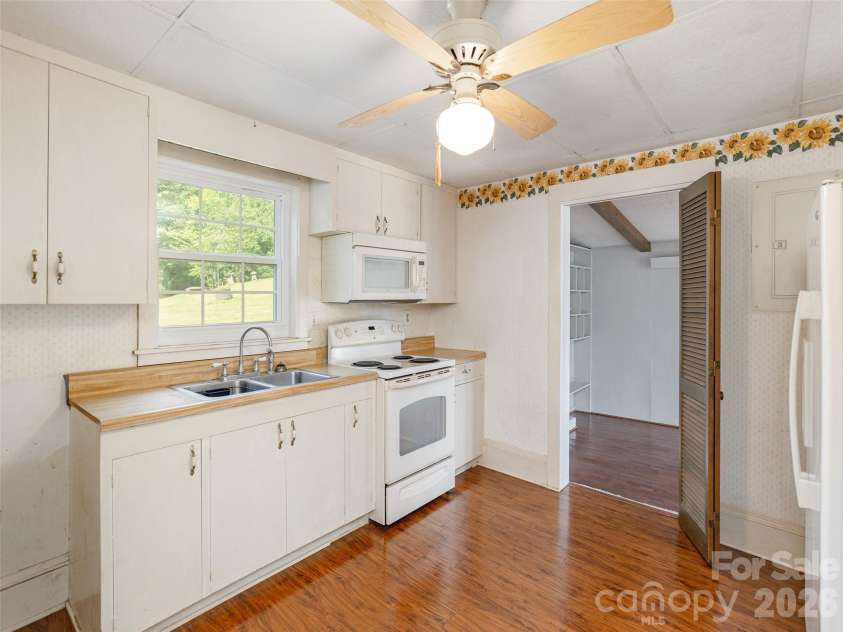 34 Lockhart Road, Tryon, NC 28782.  MLS# CAR4350844, YatesRealty ID 2825. 