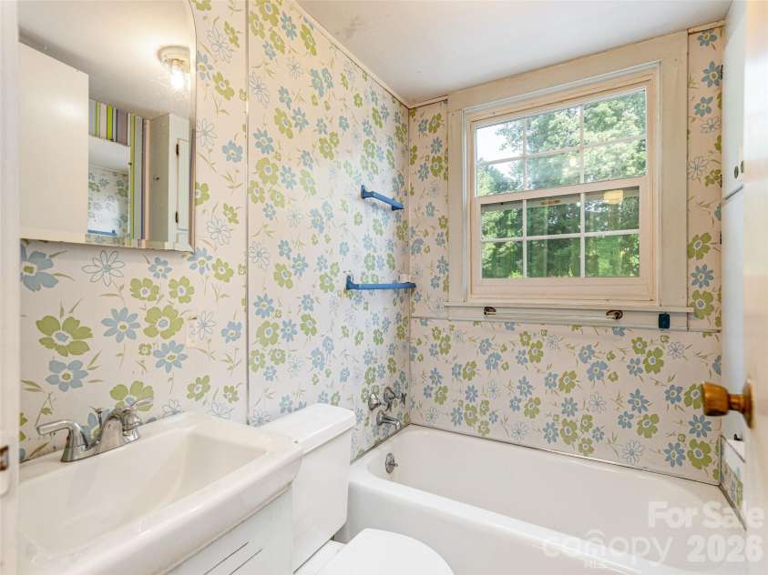 34 Lockhart Road, Tryon, NC 28782.  MLS# CAR4350844, YatesRealty ID 2825. 