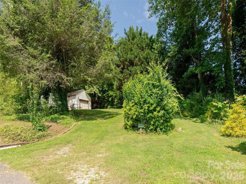 34 Lockhart Road, Tryon, NC 28782.  MLS# CAR4350844, YatesRealty ID 2825. 
