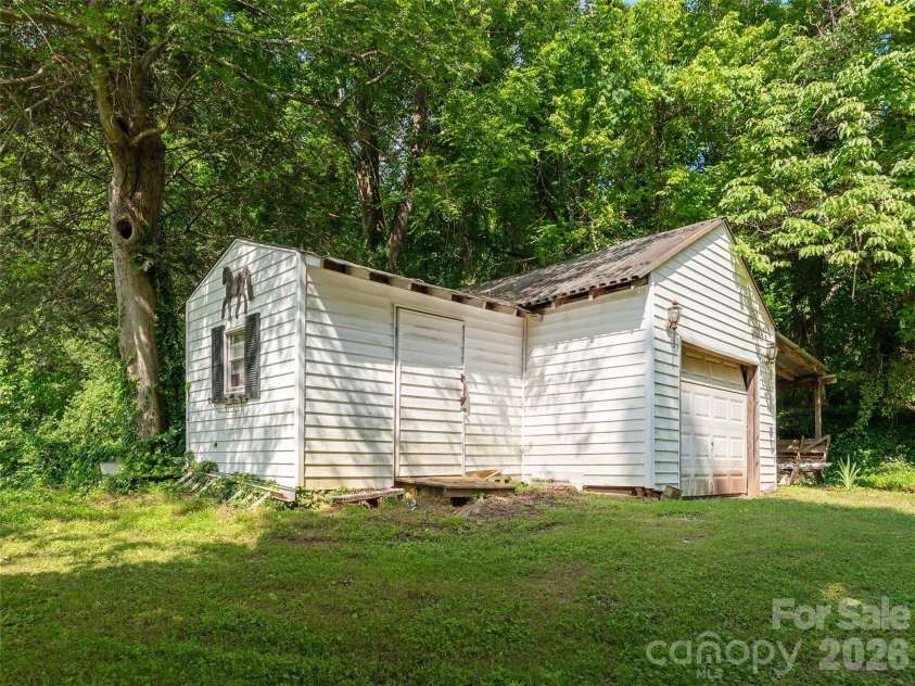 34 Lockhart Road, Tryon, NC 28782.  MLS# CAR4350844, YatesRealty ID 2825. 