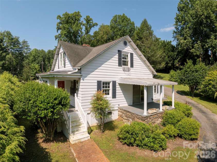 34 Lockhart Road, Tryon, NC 28782.  MLS# CAR4350844, YatesRealty ID 2825. 