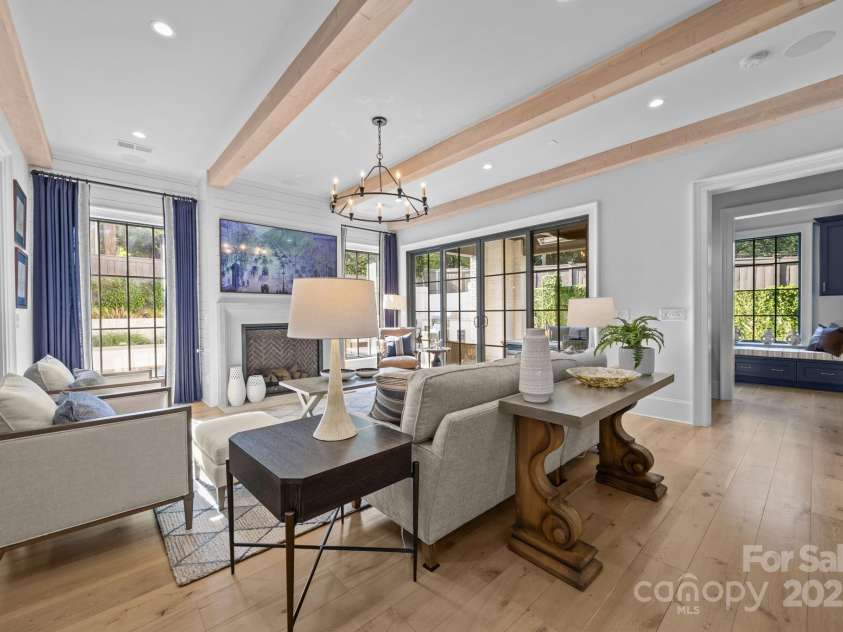 1215 Kings Drive, Charlotte, NC 28207.  MLS# CAR4284126, YatesRealty ID 28250. 