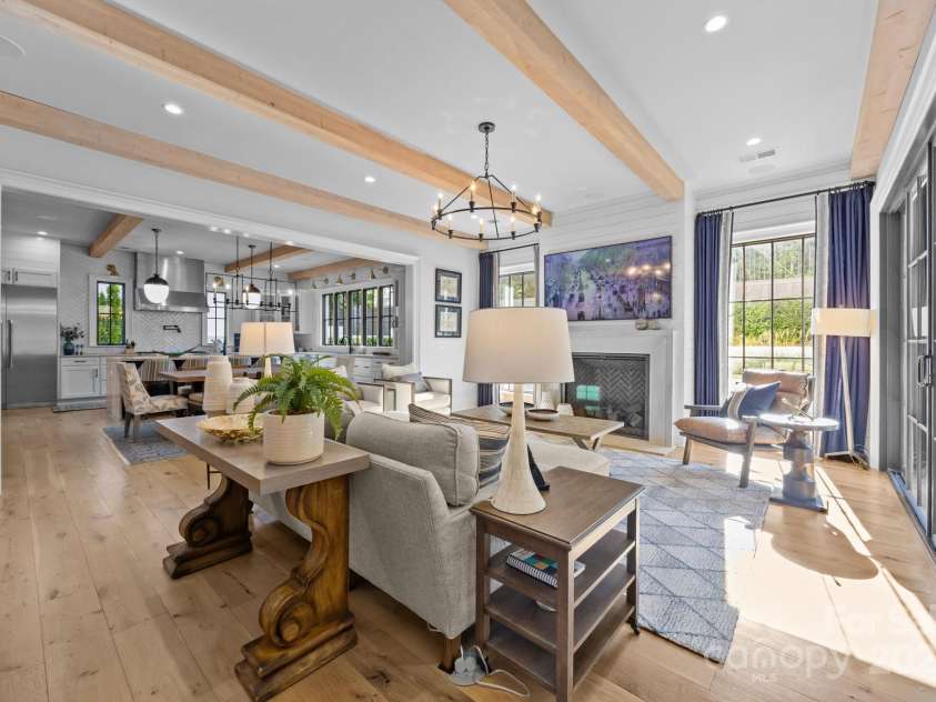 1215 Kings Drive, Charlotte, NC 28207.  MLS# CAR4284126, YatesRealty ID 28250. 