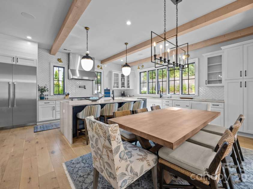 1215 Kings Drive, Charlotte, NC 28207.  MLS# CAR4284126, YatesRealty ID 28250. 