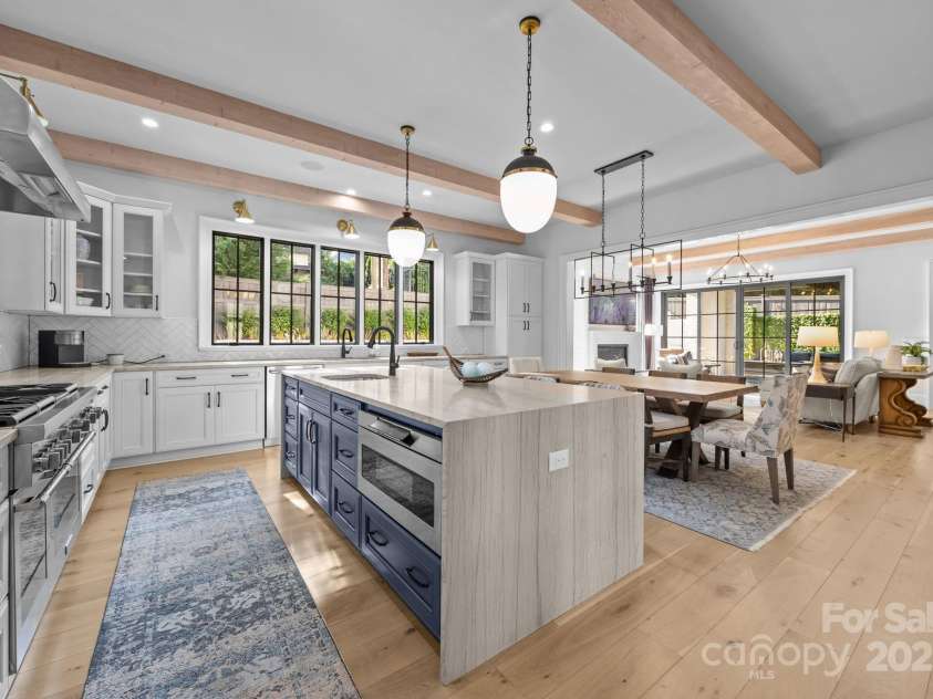 1215 Kings Drive, Charlotte, NC 28207.  MLS# CAR4284126, YatesRealty ID 28250. 