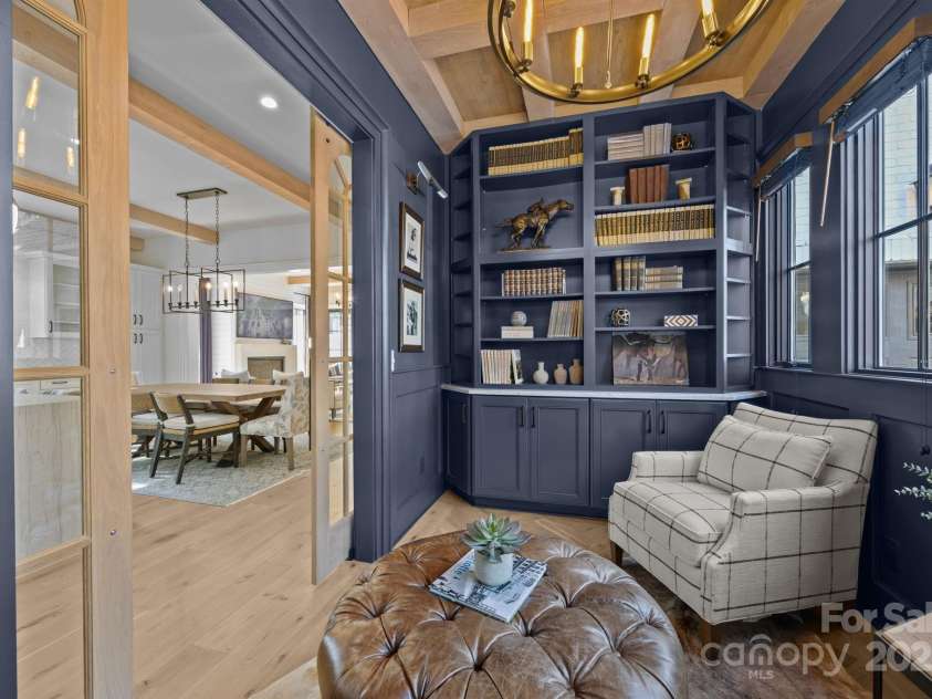 1215 Kings Drive, Charlotte, NC 28207.  MLS# CAR4284126, YatesRealty ID 28250. 