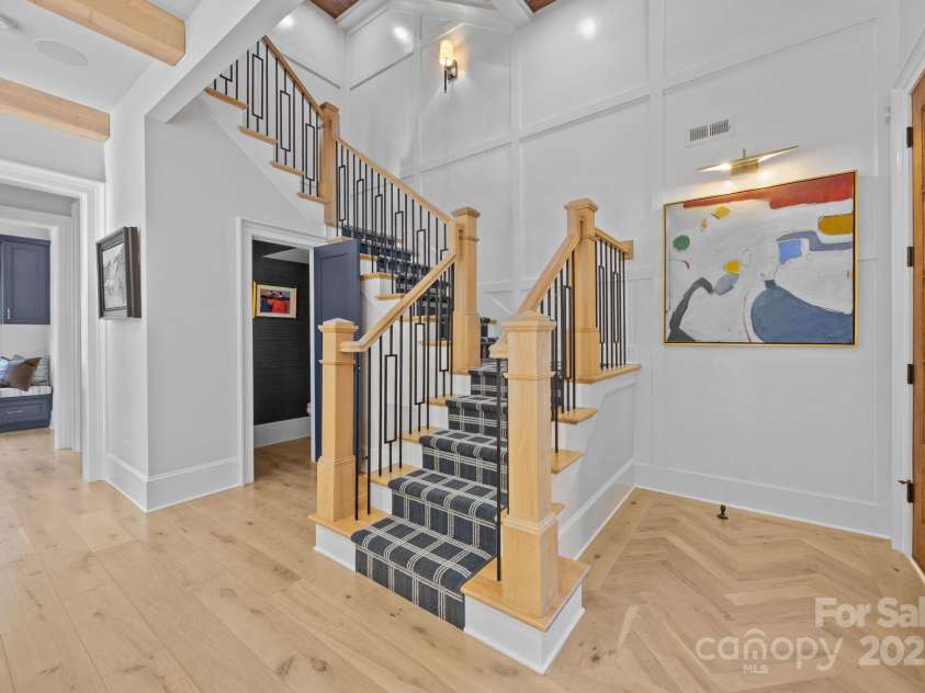 1215 Kings Drive, Charlotte, NC 28207.  MLS# CAR4284126, YatesRealty ID 28250. 