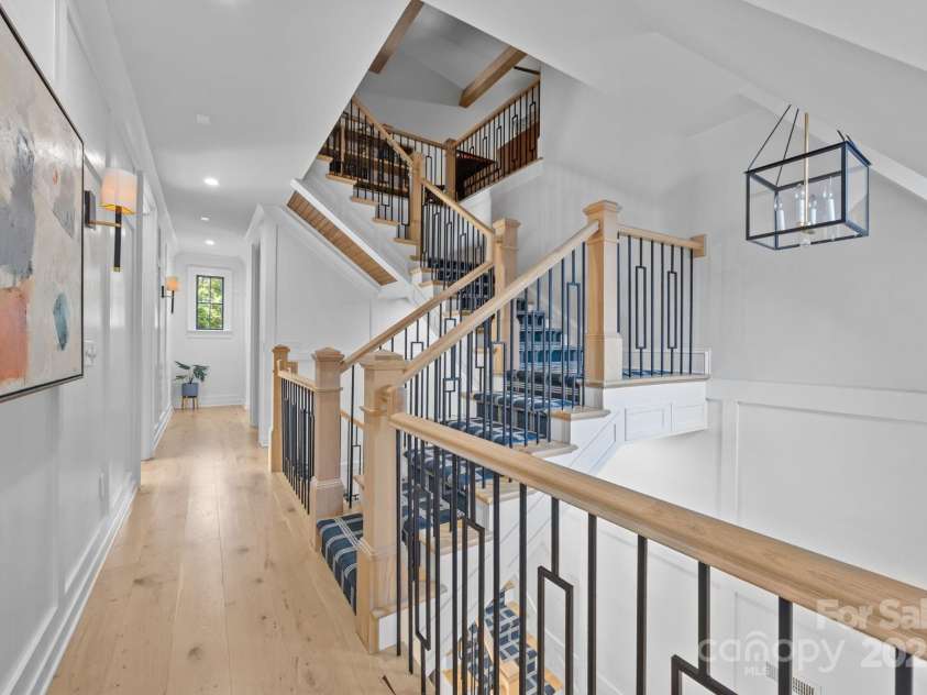 1215 Kings Drive, Charlotte, NC 28207.  MLS# CAR4284126, YatesRealty ID 28250. 