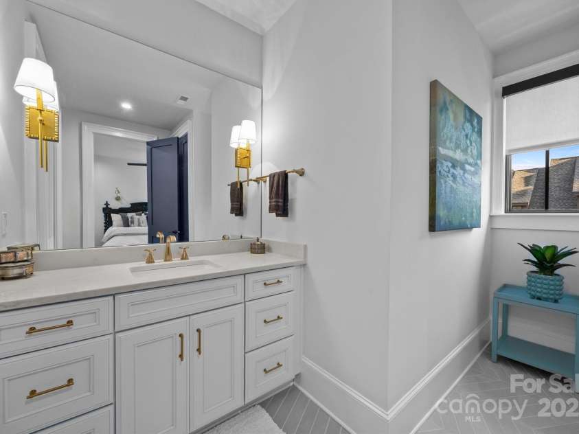 1215 Kings Drive, Charlotte, NC 28207.  MLS# CAR4284126, YatesRealty ID 28250. 