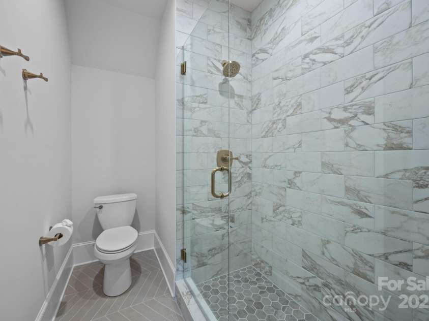 1215 Kings Drive, Charlotte, NC 28207.  MLS# CAR4284126, YatesRealty ID 28250. 