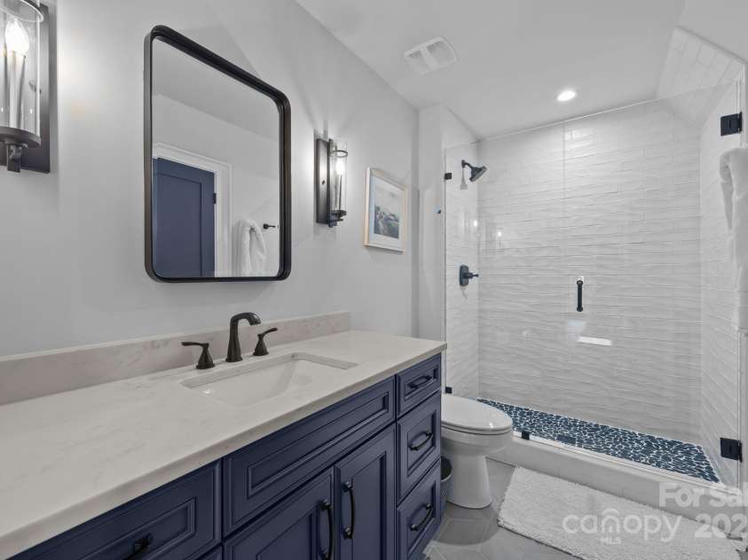 1215 Kings Drive, Charlotte, NC 28207.  MLS# CAR4284126, YatesRealty ID 28250. 