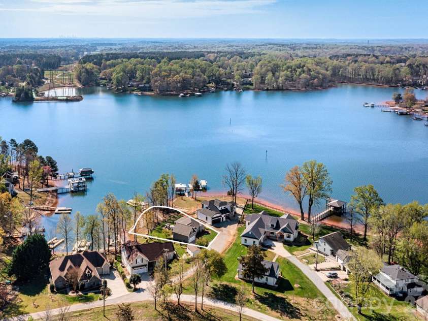 6511 Songbird Lane, Denver, NC 28037.  MLS# CAR4358271, YatesRealty ID 28250. 