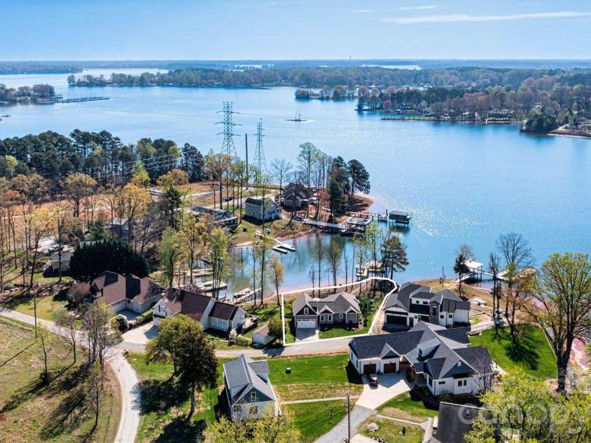 6511 Songbird Lane, Denver, NC 28037.  MLS# CAR4358271, YatesRealty ID 28250. 