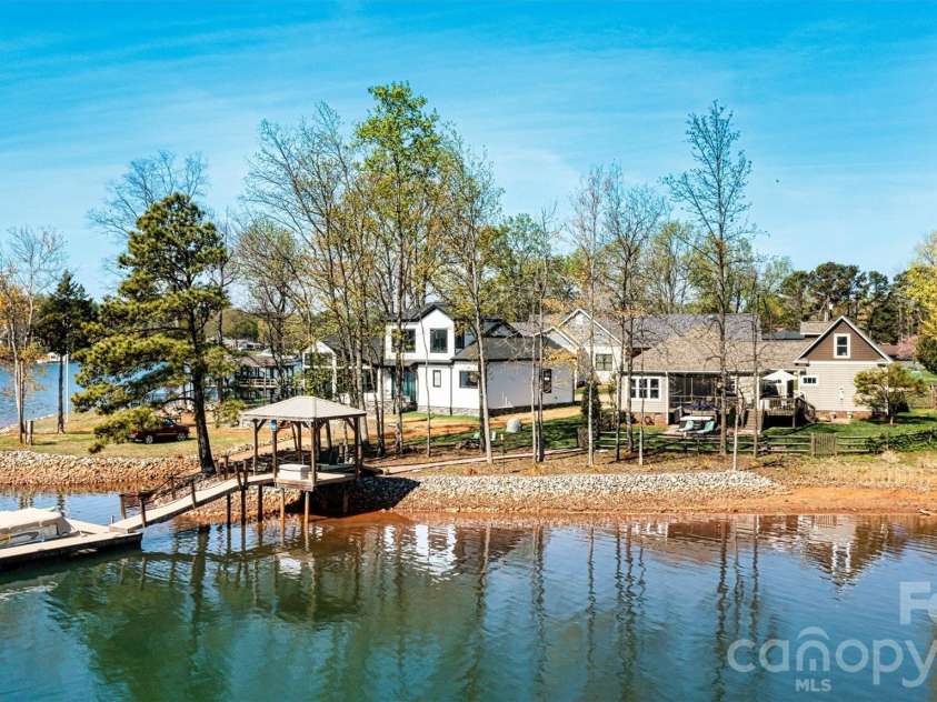 6511 Songbird Lane, Denver, NC 28037.  MLS# CAR4358271, YatesRealty ID 28250. 