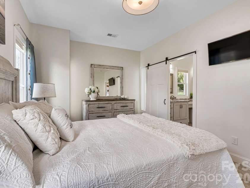 6511 Songbird Lane, Denver, NC 28037.  MLS# CAR4358271, YatesRealty ID 28250. 