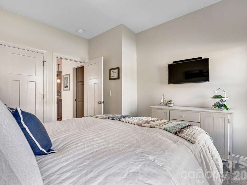 6511 Songbird Lane, Denver, NC 28037.  MLS# CAR4358271, YatesRealty ID 28250. 