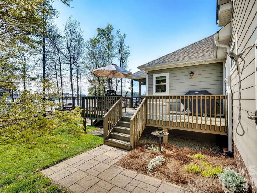 6511 Songbird Lane, Denver, NC 28037.  MLS# CAR4358271, YatesRealty ID 28250. 