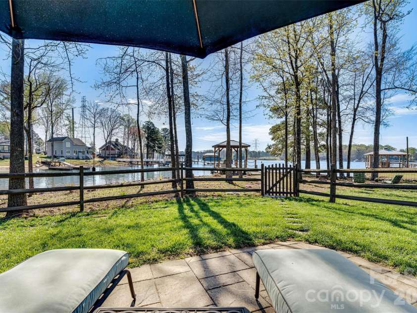 6511 Songbird Lane, Denver, NC 28037.  MLS# CAR4358271, YatesRealty ID 28250. 