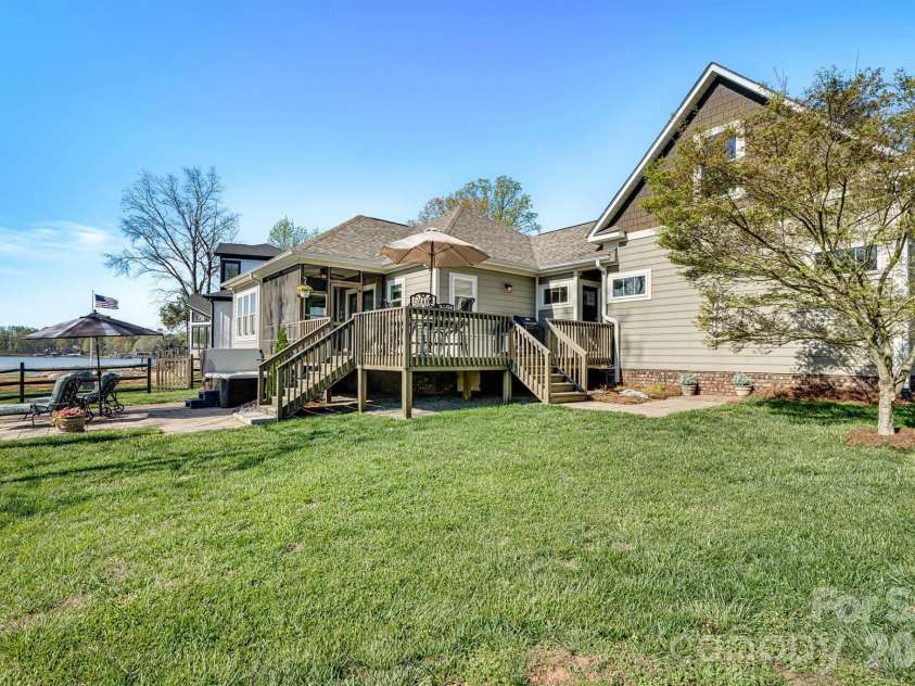 6511 Songbird Lane, Denver, NC 28037.  MLS# CAR4358271, YatesRealty ID 28250. 