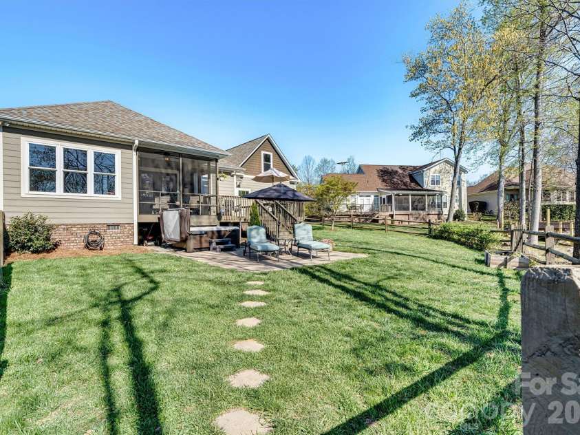 6511 Songbird Lane, Denver, NC 28037.  MLS# CAR4358271, YatesRealty ID 28250. 