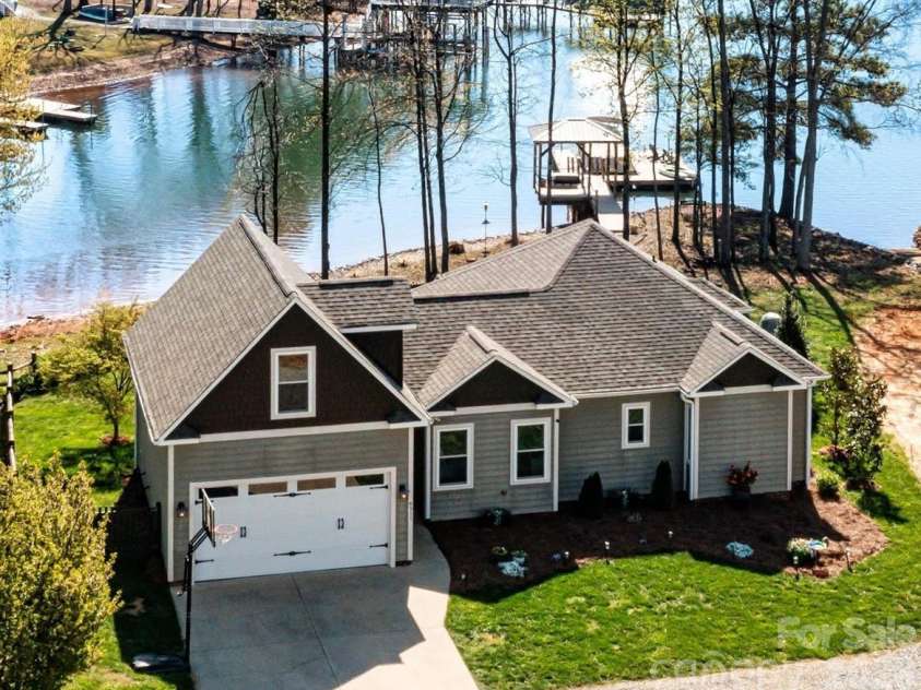 6511 Songbird Lane, Denver, NC 28037.  MLS# CAR4358271, YatesRealty ID 28250. 