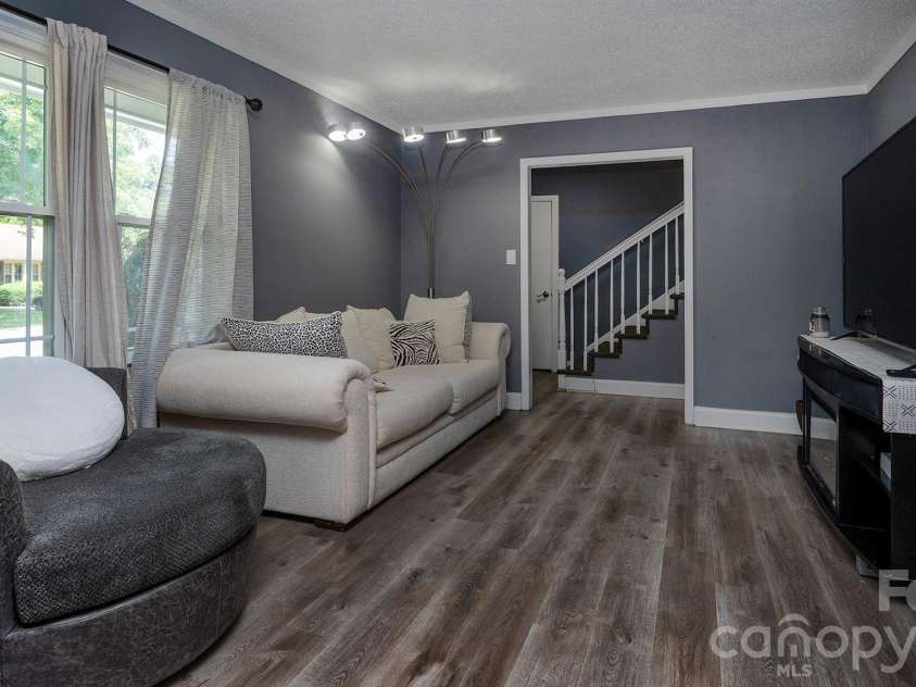 4900 Carriage Drive Circle, Charlotte, NC 28205.  MLS# CAR4385850, YatesRealty ID 28251. 