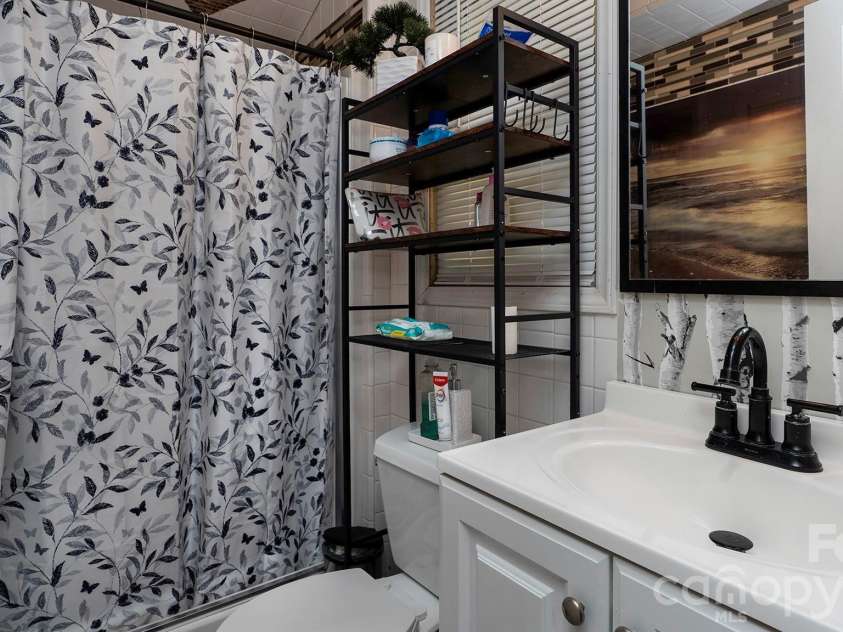 4900 Carriage Drive Circle, Charlotte, NC 28205.  MLS# CAR4385850, YatesRealty ID 28251. 