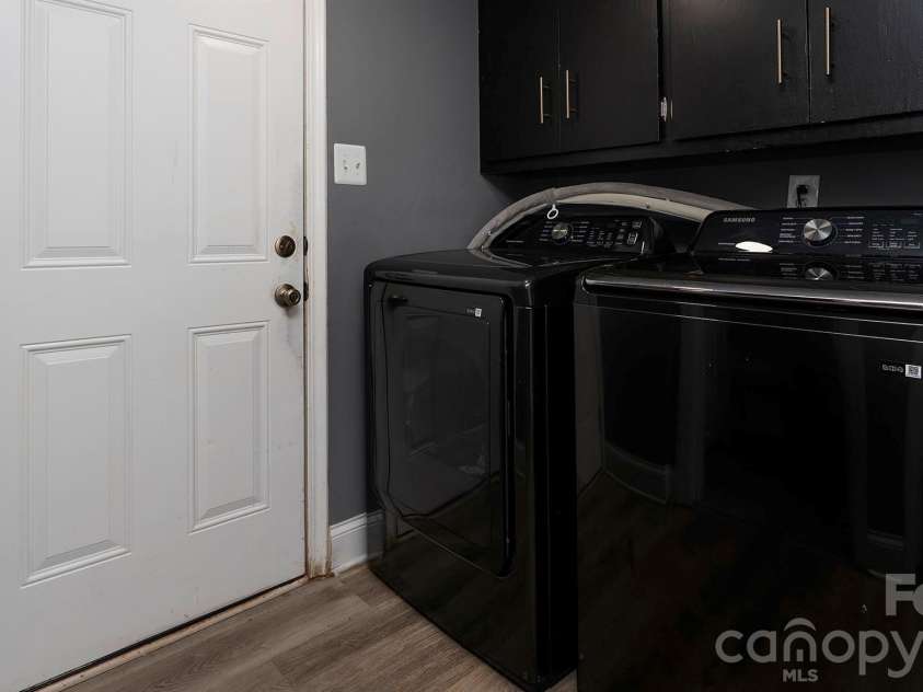 4900 Carriage Drive Circle, Charlotte, NC 28205.  MLS# CAR4385850, YatesRealty ID 28251. 