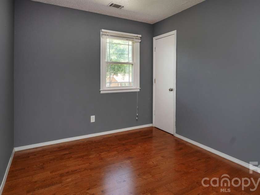 4900 Carriage Drive Circle, Charlotte, NC 28205.  MLS# CAR4385850, YatesRealty ID 28251. 